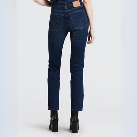 Levi’s Wedgie Fit Jeans in Dark Wash - Picture 2 of 2